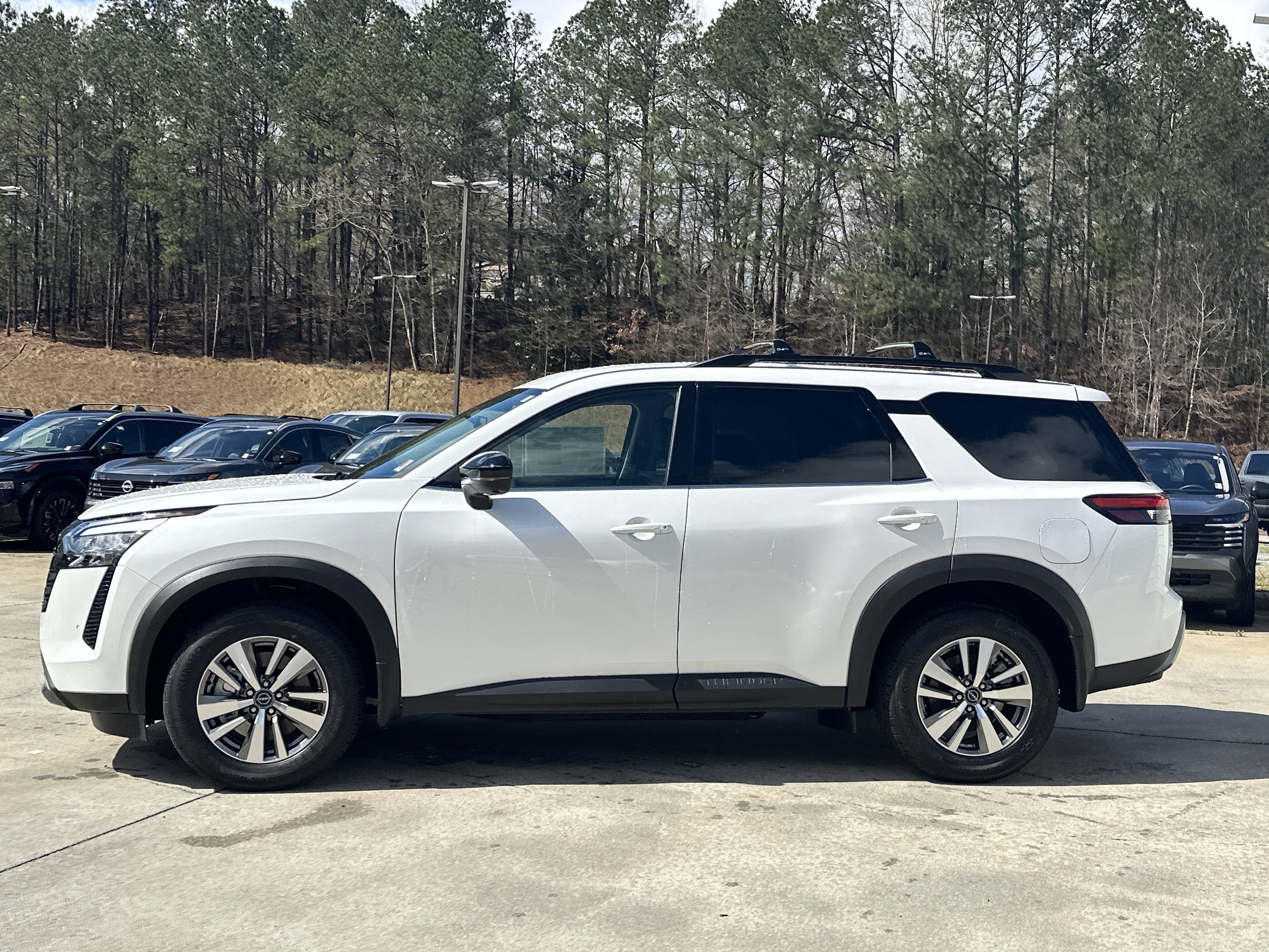 New 2026 Everest White Pearl Tricoat Nissan SL image 5