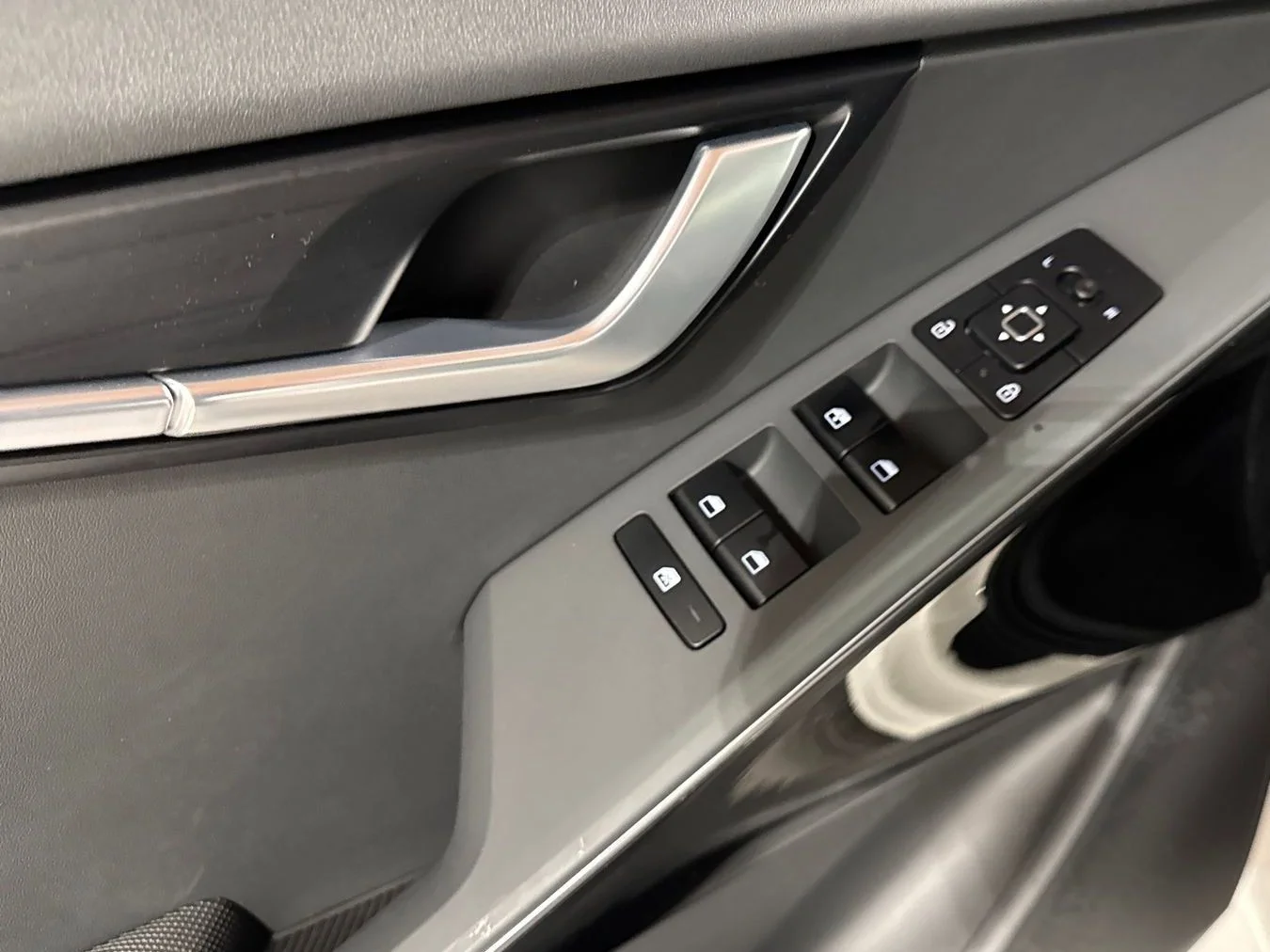 New 2026 Gray Kia Wind image 12