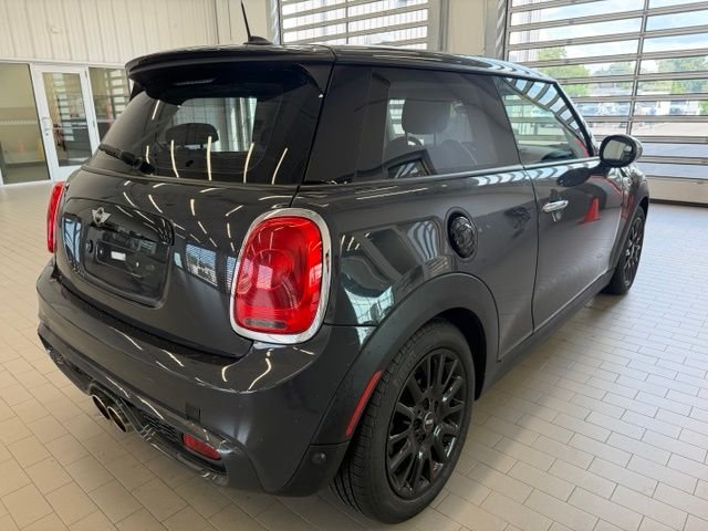 Used 2018 Gray MINI Base image 5