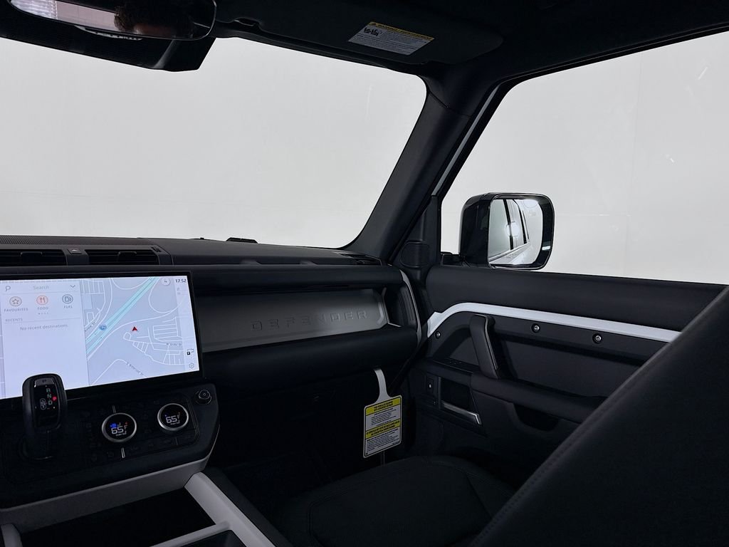 New 2026 Fuji White Land Rover X-Dynamic SE image 25