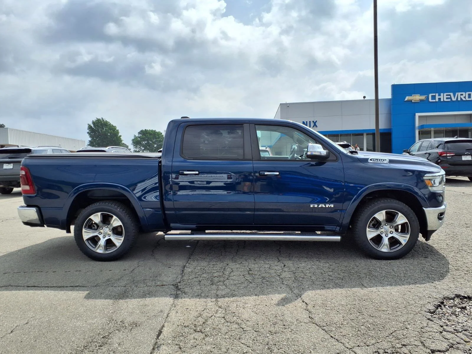 Used 2020 Patriot Blue Pearlcoat Ram Laramie image 22