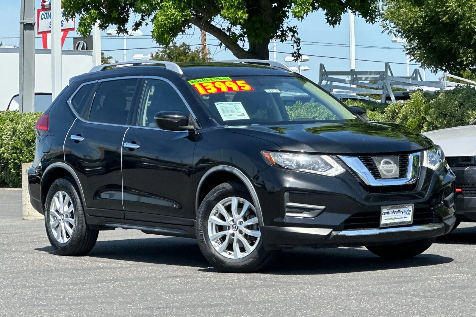 Used 2017 Nissan Rogue SV with VIN JN8AT2MT3HW405374 for sale in Modesto, CA