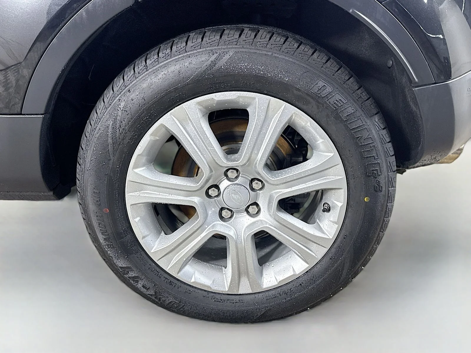 Used 2017  Land Rover SE image 33