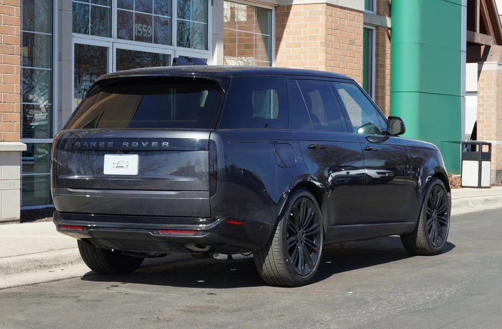 New 2026 Carpathian Grey Land Rover SE image 7