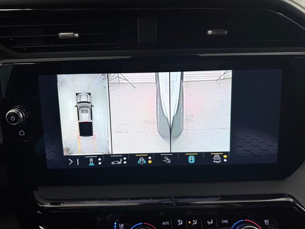 Used 2023 White GMC AT4 image 19