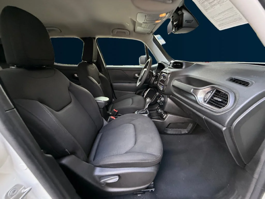 Used 2023 White Jeep Latitude image 17