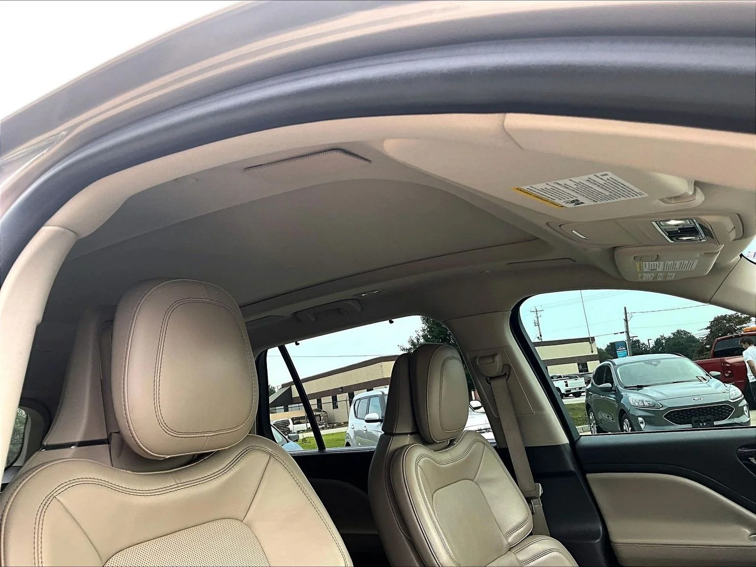 Used 2020 Beige Lincoln Reserve image 21