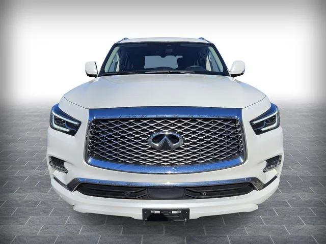 Used 2024 White INFINITI LUXE image 2