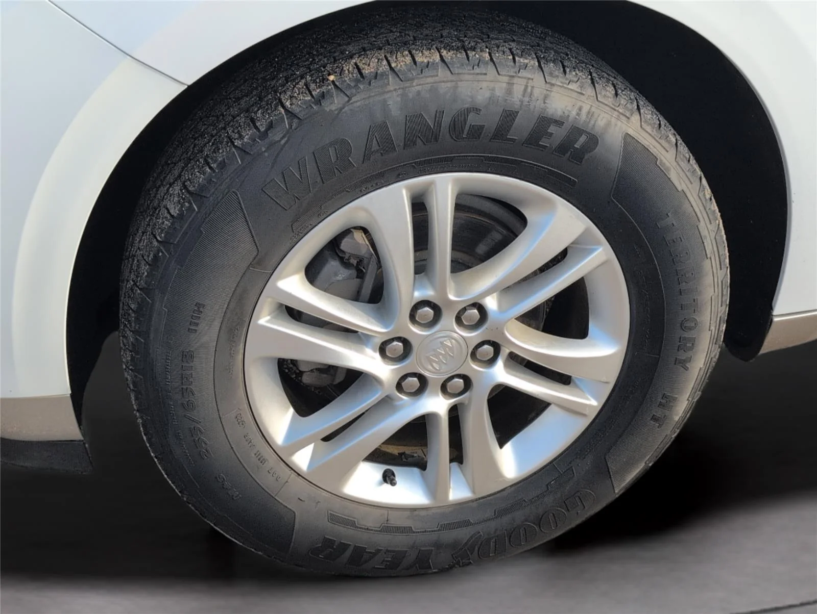 Used 2020 Summit White Buick Essence image 12