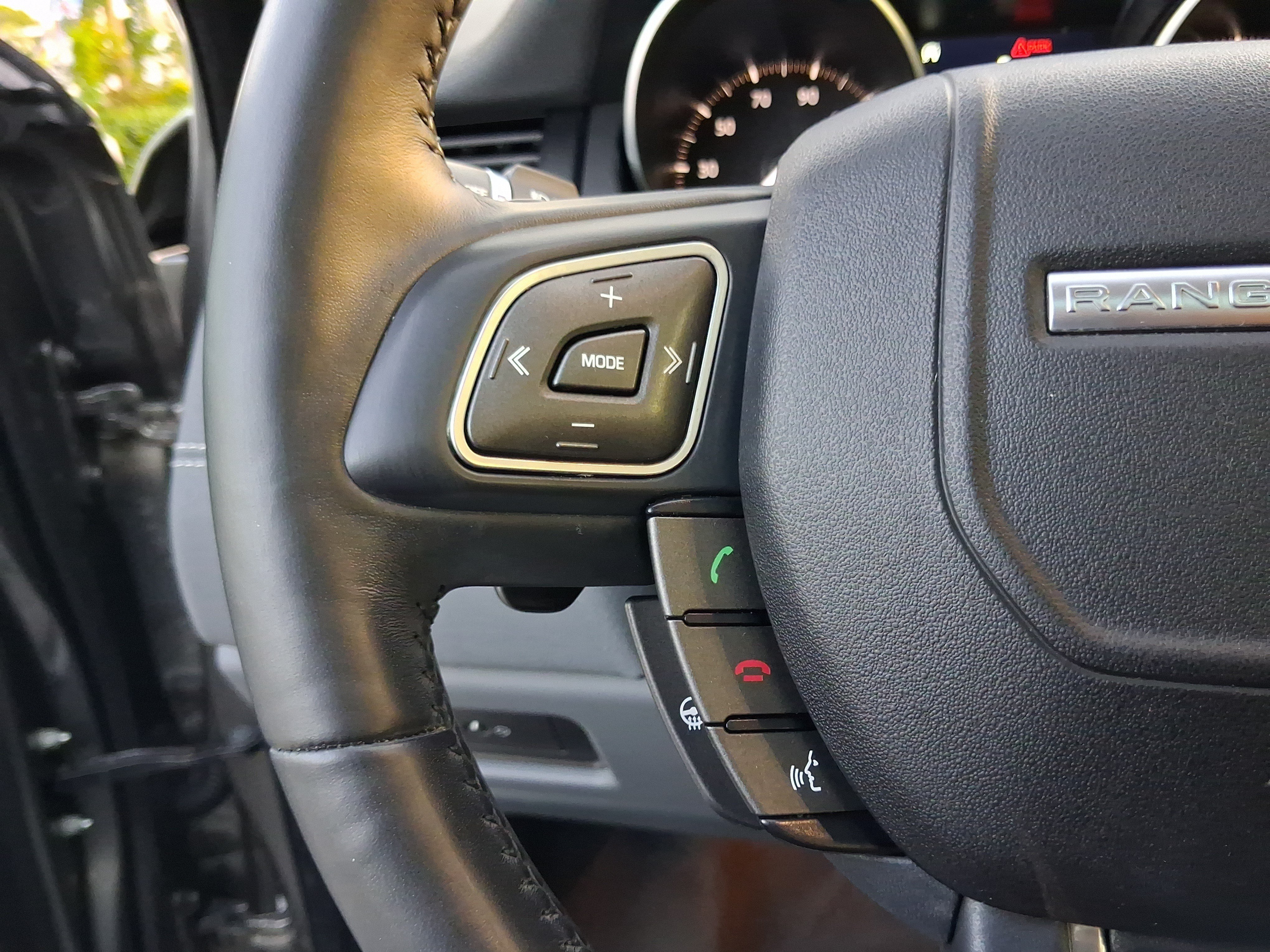 Used 2019  Land Rover SE image 20