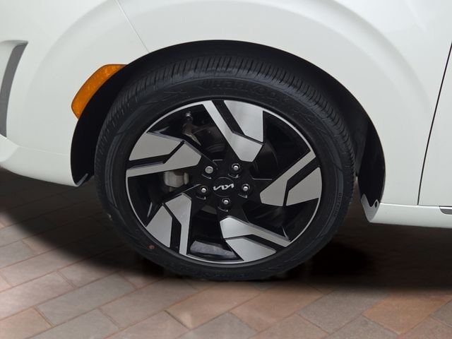 Used 2023 Snow White Pearl Kia GT-Line image 5