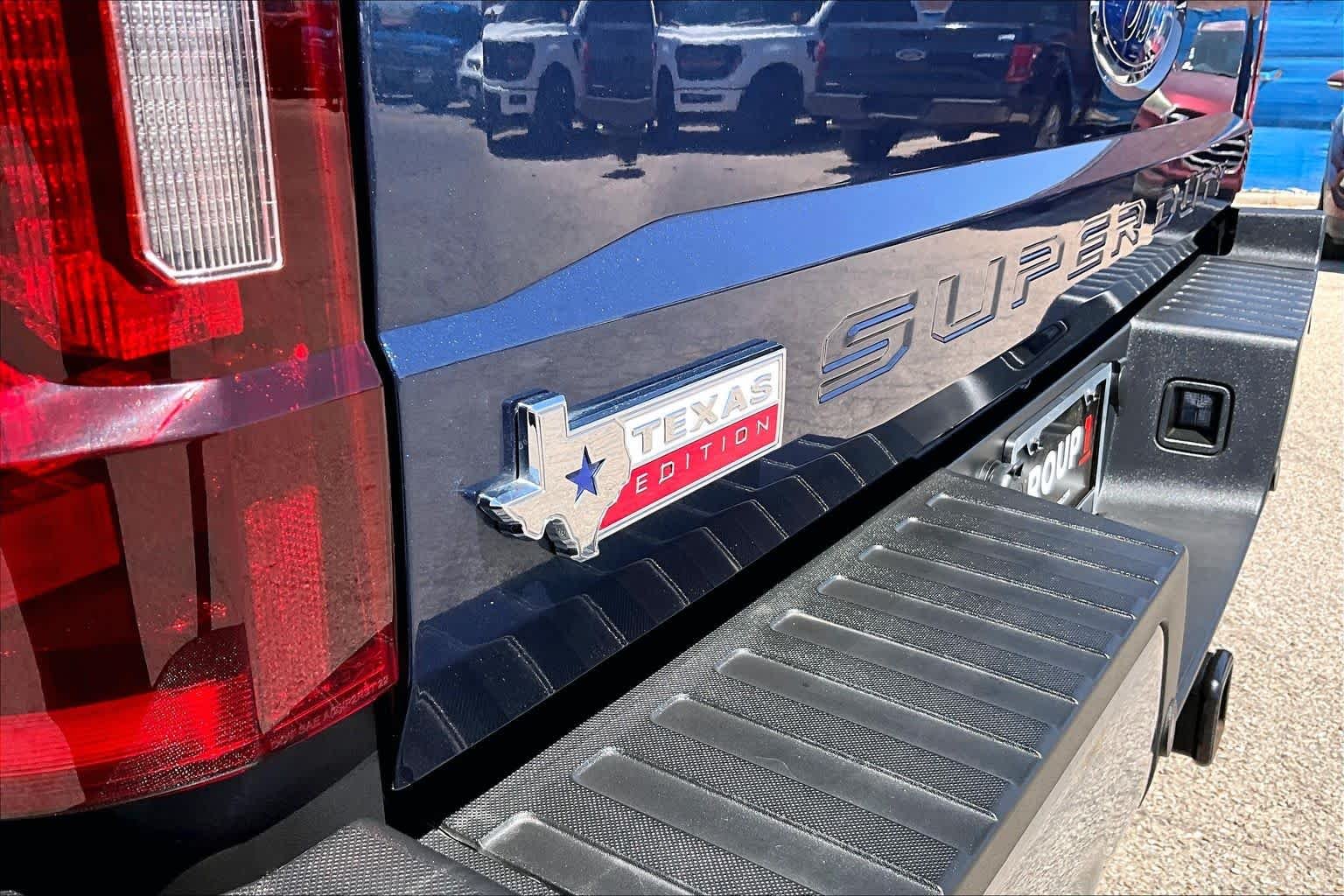 Used 2019 Blue Jeans Ford XLT image 9