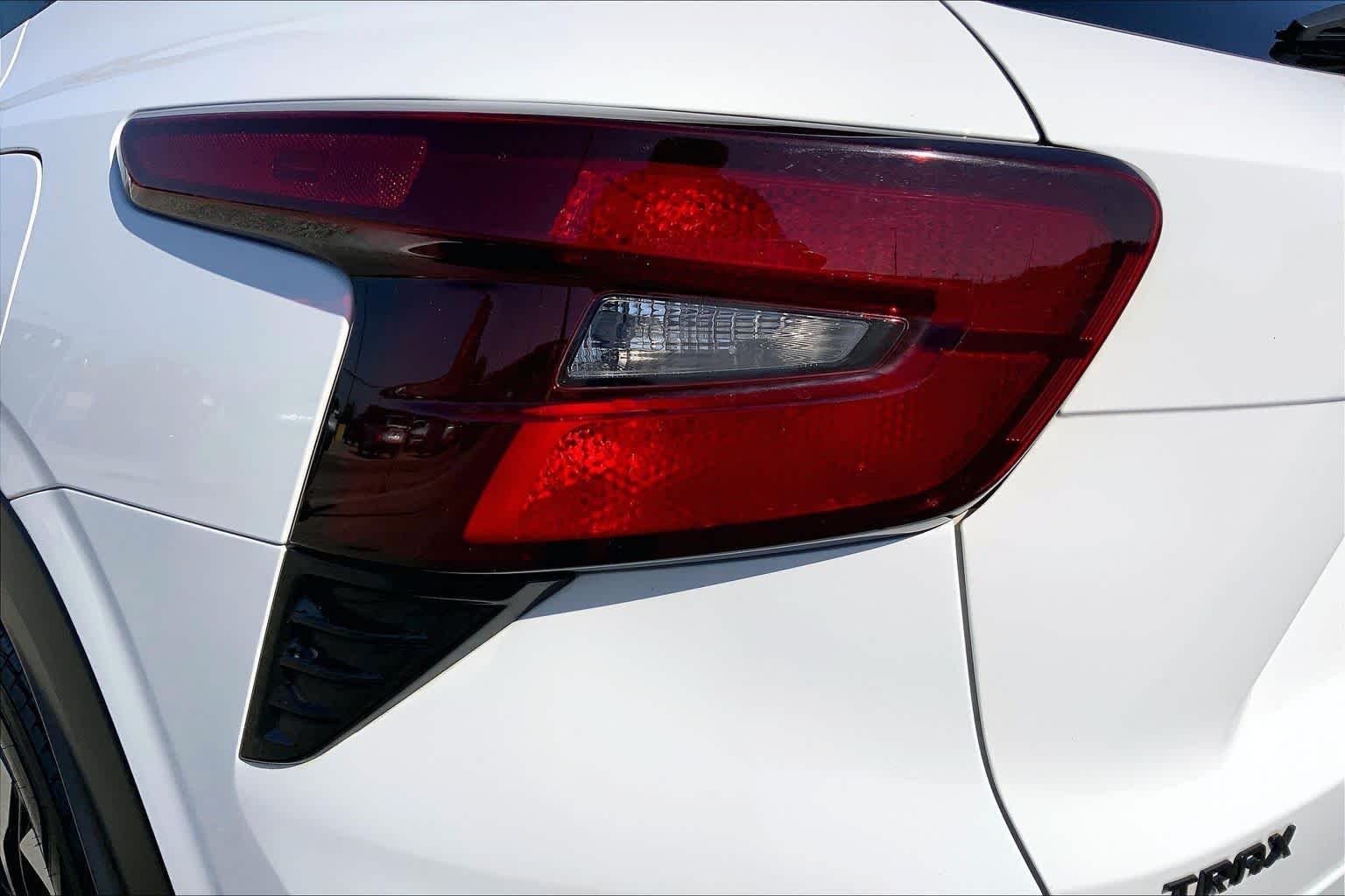 Used 2024 Summit White Chevrolet 1RS image 28