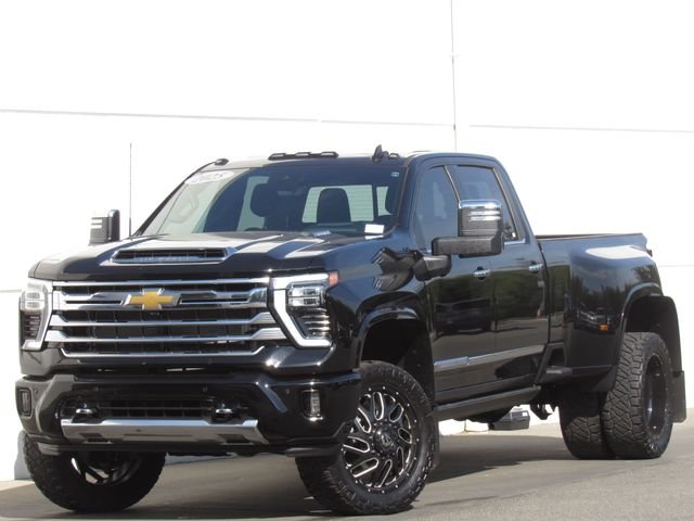 2025 Chevrolet Silverado HD High Country 4WD Crew Cab Short Box's photo