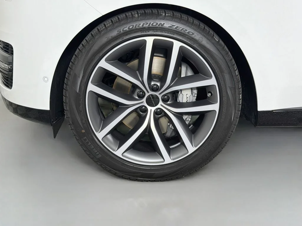 New 2026 Fuji White Land Rover SE 7 Seats image 33