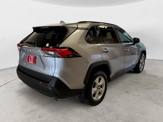 Used 2020 Silver Toyota XLE image 6