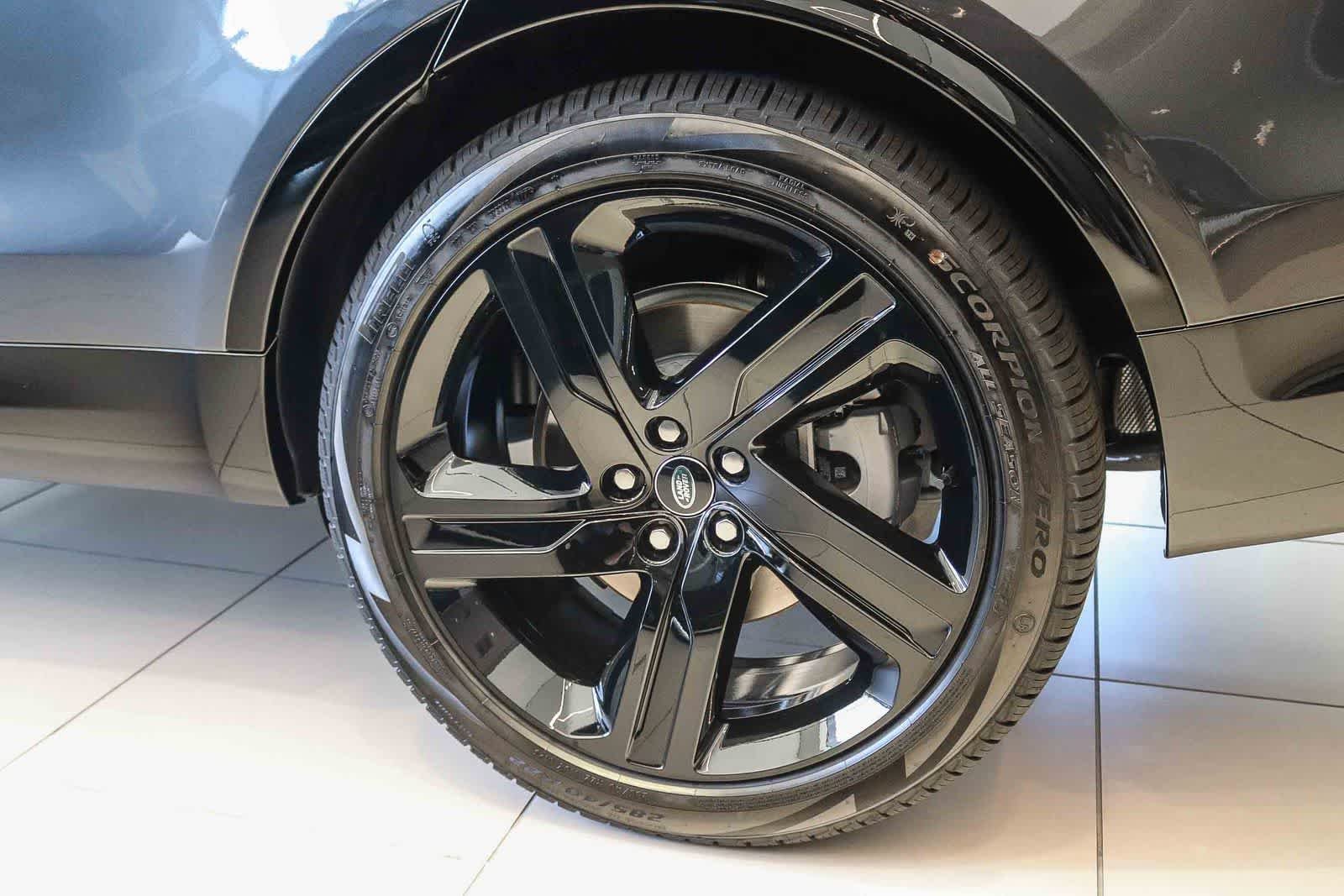 New 2026 Carpathian Grey Land Rover Dynamic SE image 6