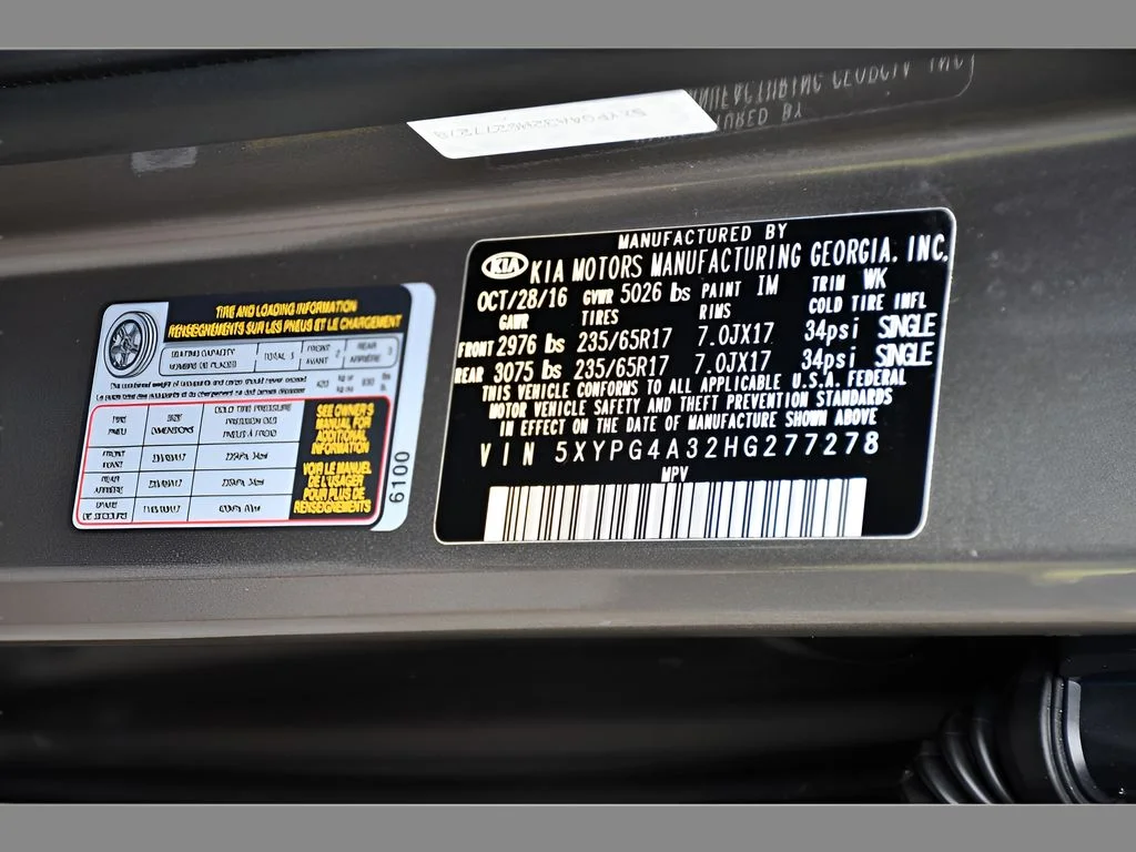 Used 2017 Titanium Silver Kia L image 23