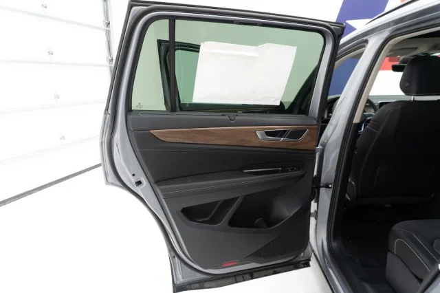2026 Volkswagen Atlas SE w/Tech - Photo 22