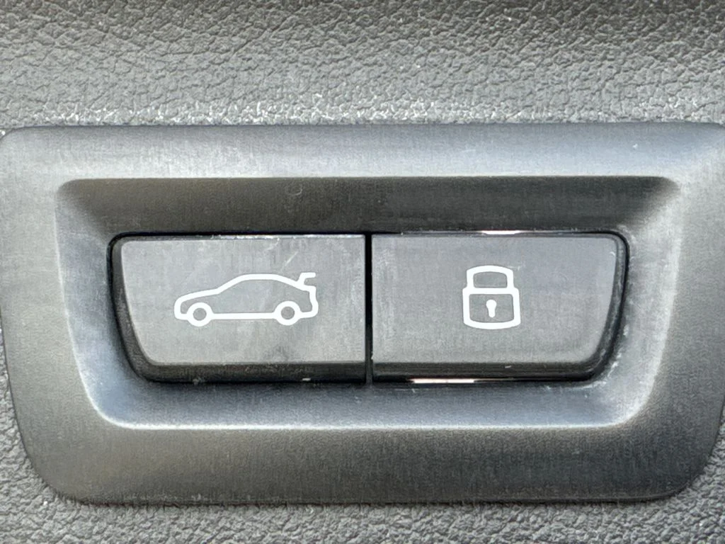 Used 2023 White BMW xDrive28i image 19