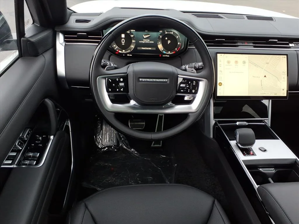 New 2025 Fuji White LAND ROVER SE image 7