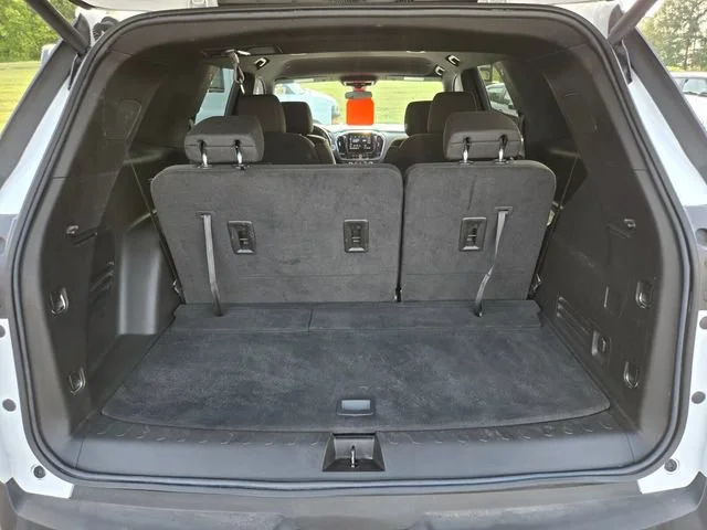 Used 2023 SUMMIT WHITE Chevrolet LT Cloth image 16
