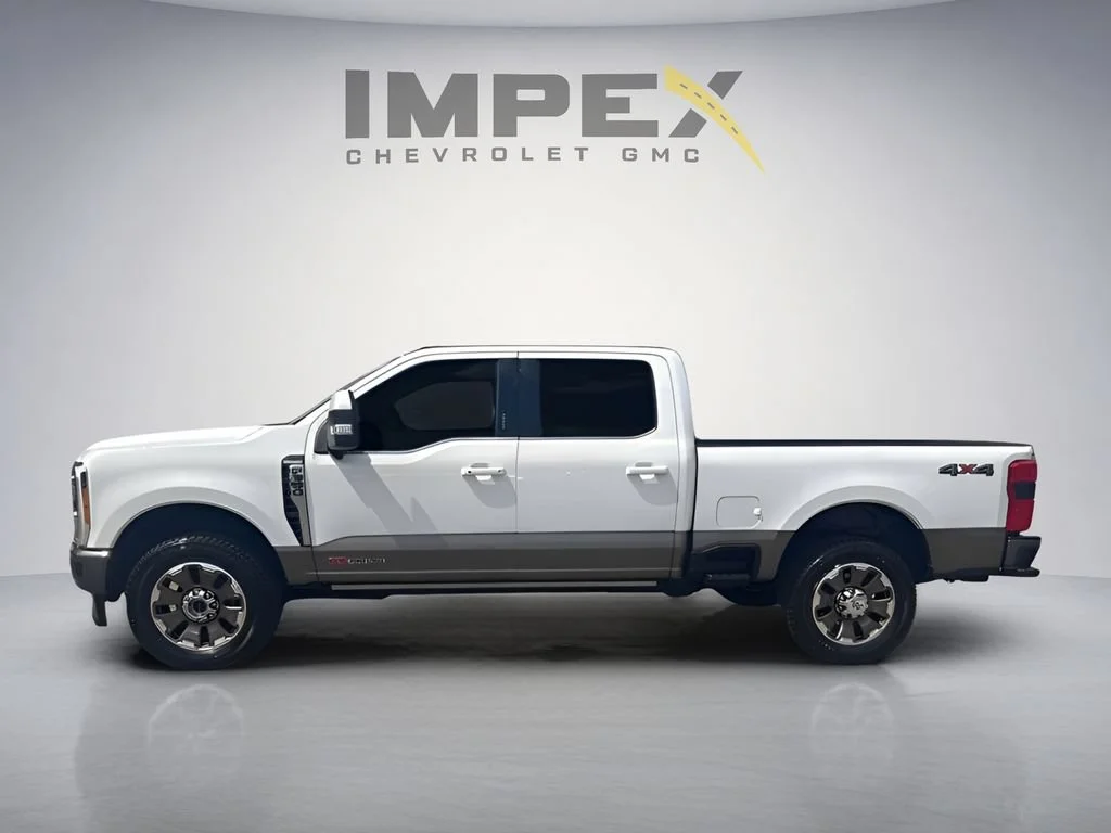 Used 2023  Ford XL image 2
