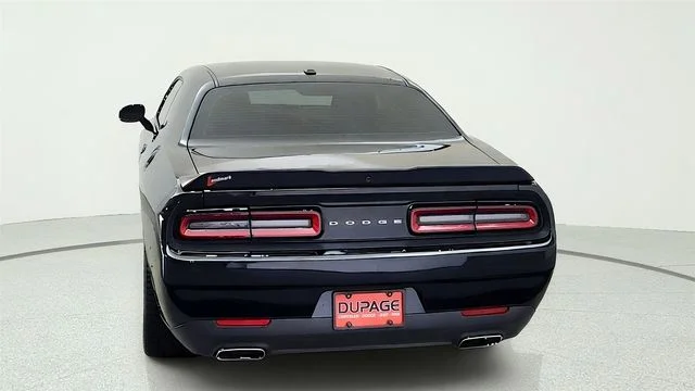 Used 2019 Black Dodge SXT image 10