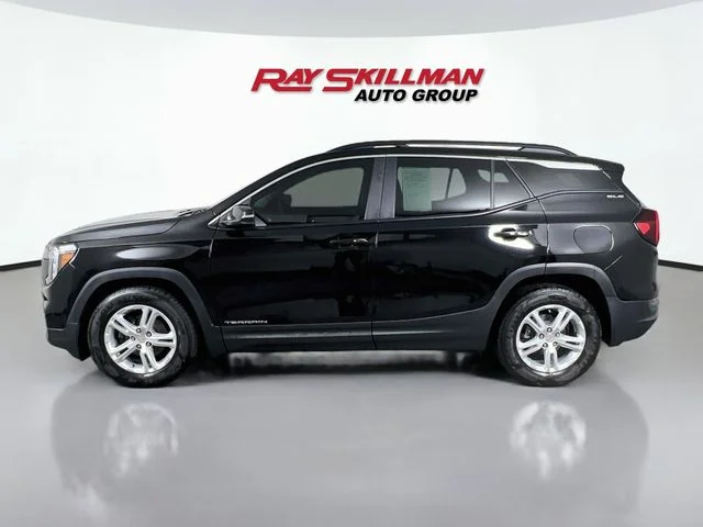 Used 2022 Black GMC SLE image 4