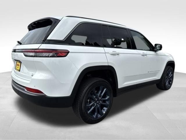 New 2026 Bright White Clear-Coat Exterior Paint Jeep 85th Anniversary Edition image 7
