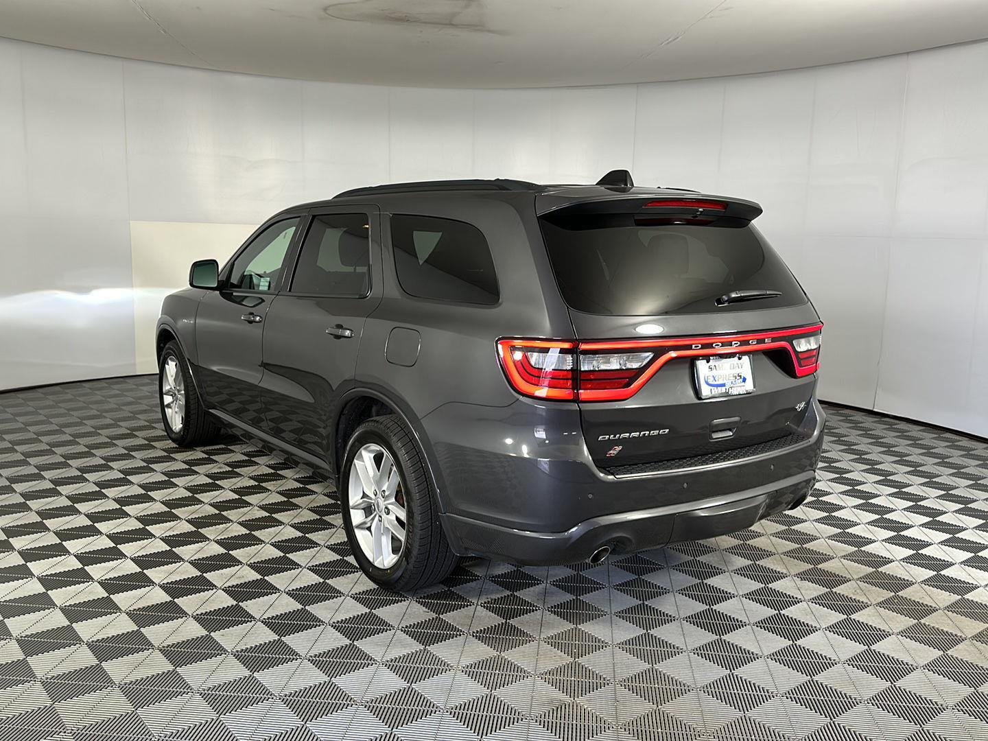 Used 2025 Vapour Grey Dodge R/T image 6