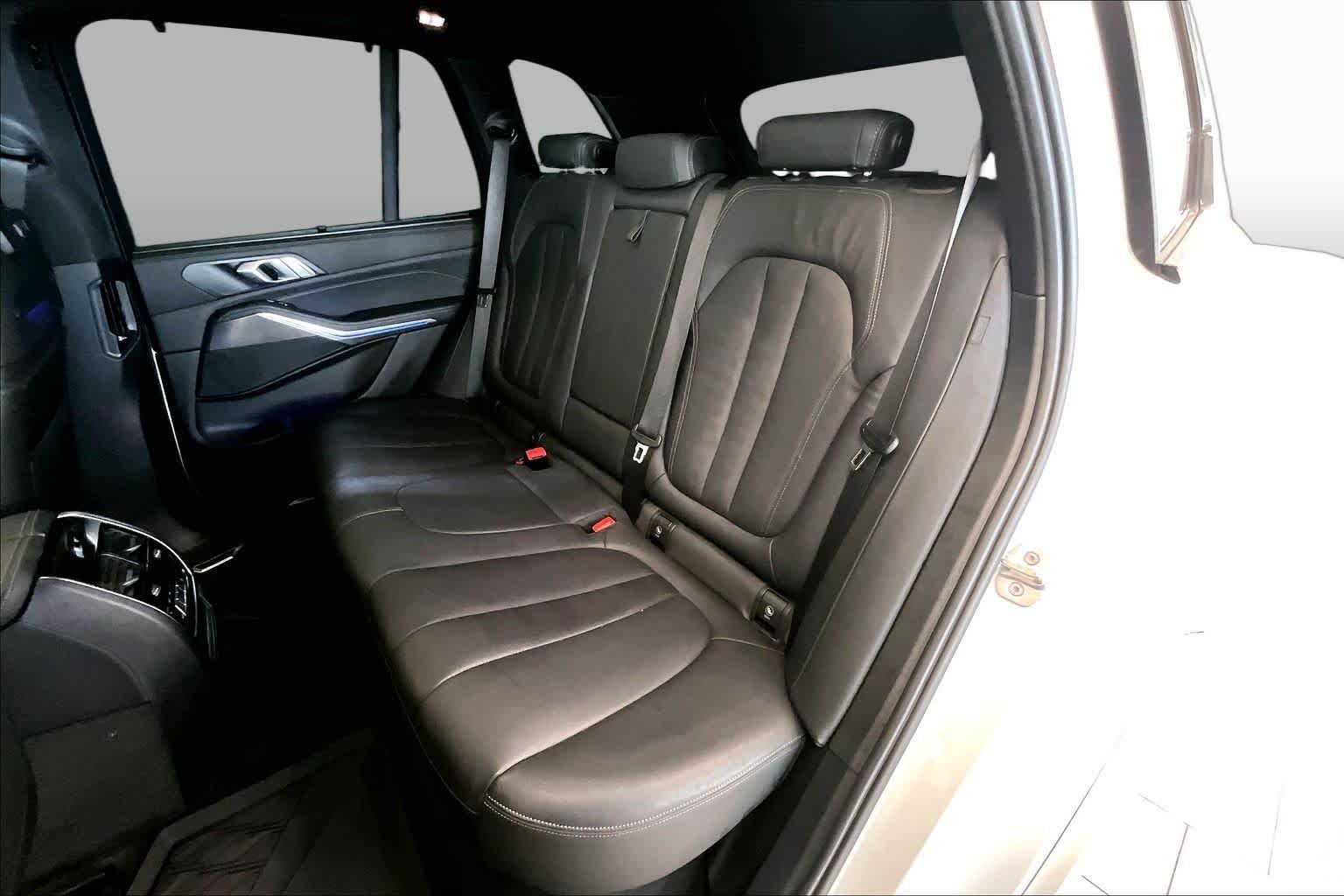 Used 2022 Alpine White BMW sDrive40i image 19