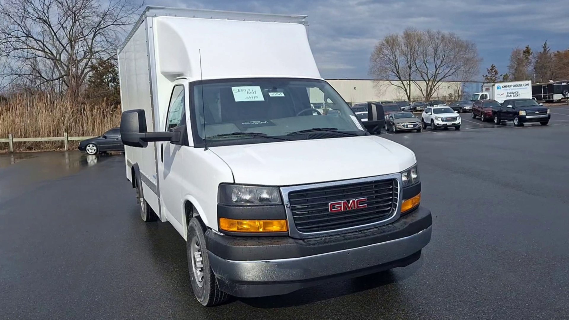 New 2025 Summit White GMC 1WT image 28