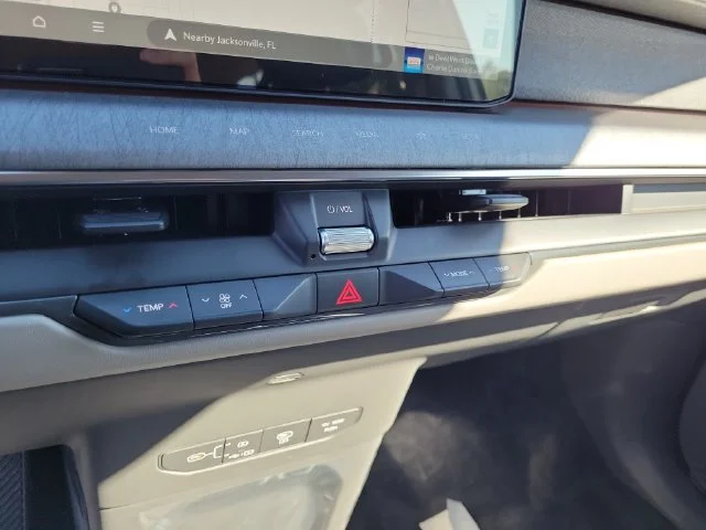 New 2026 Glacial White Pearl Kia Land AWD image 32