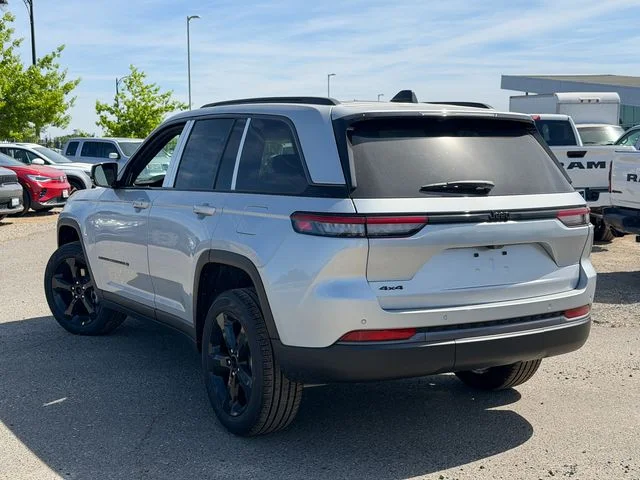 New 2026 Silver Zynith Exterior Paint Jeep Limited image 9