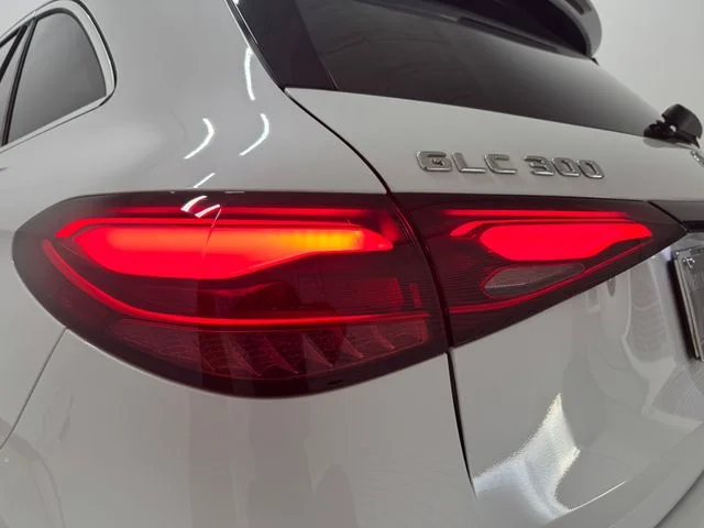 New 2026 MANUFAKTUR Moonlight Whit Mercedes-Benz GLC 300 image 33