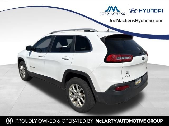 Used 2017 White Jeep Latitude image 9