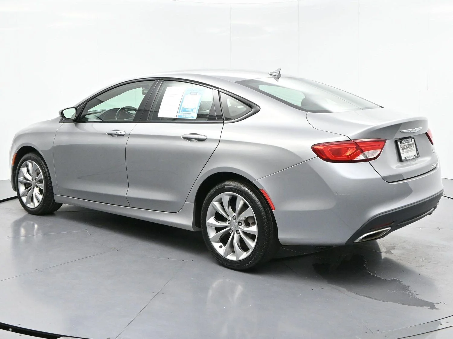 Used 2015 Billet Silver Metallic Clearcoat Chrysler S image 5