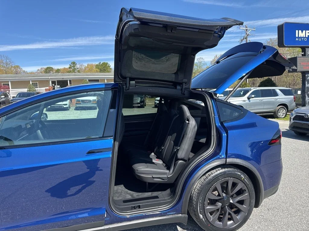 Used 2024  Tesla Base image 29