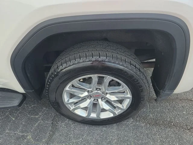 Used 2019 White GMC SLT image 34