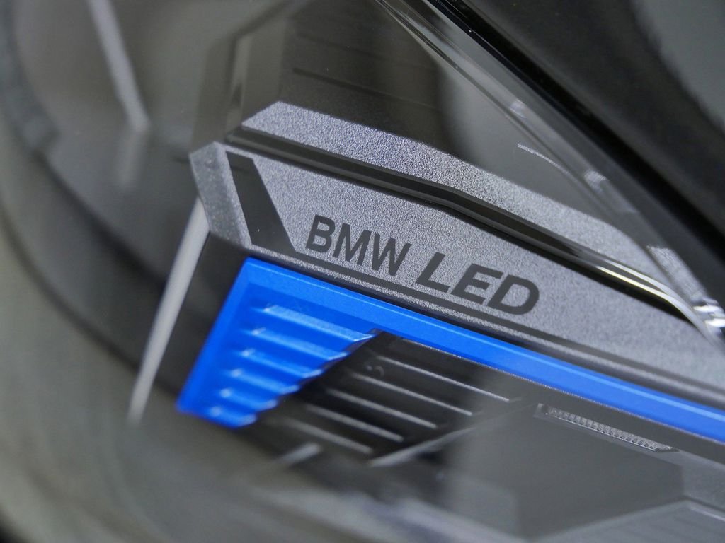New 2027 Black Sapphire Metallic BMW M440i xDrive image 4