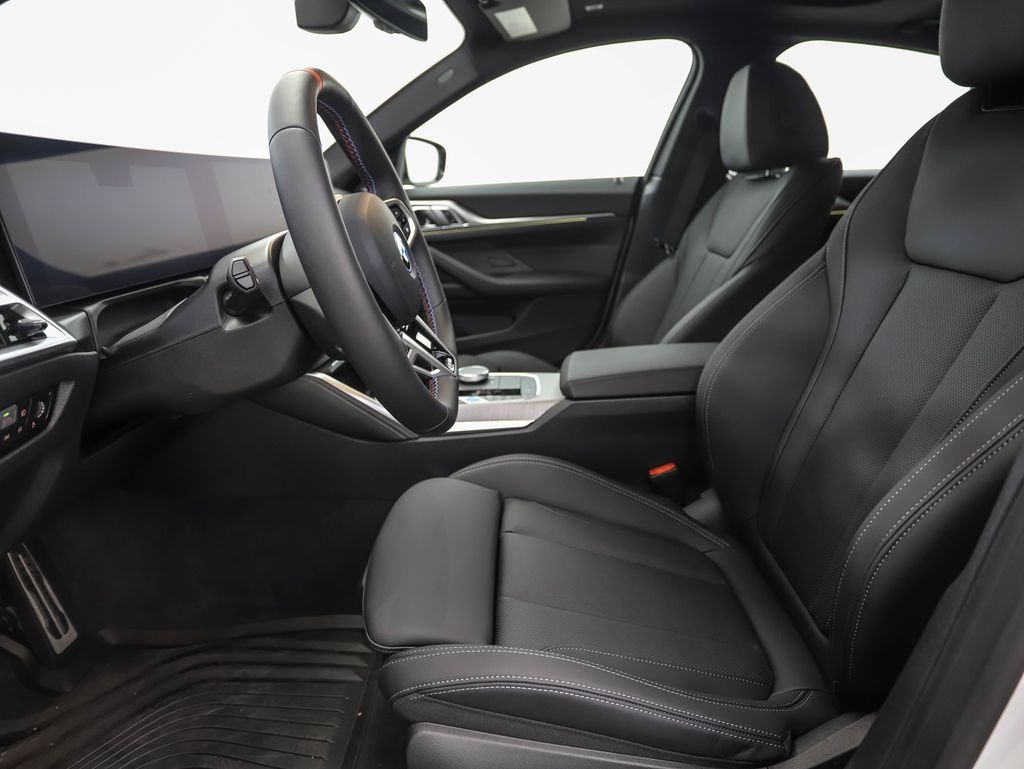 2025 BMW i4 M50 - Photo 11