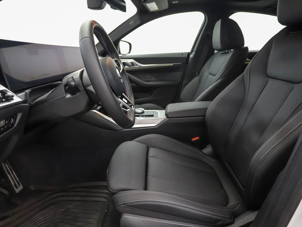 2025 BMW i4 M50 - Photo 11
