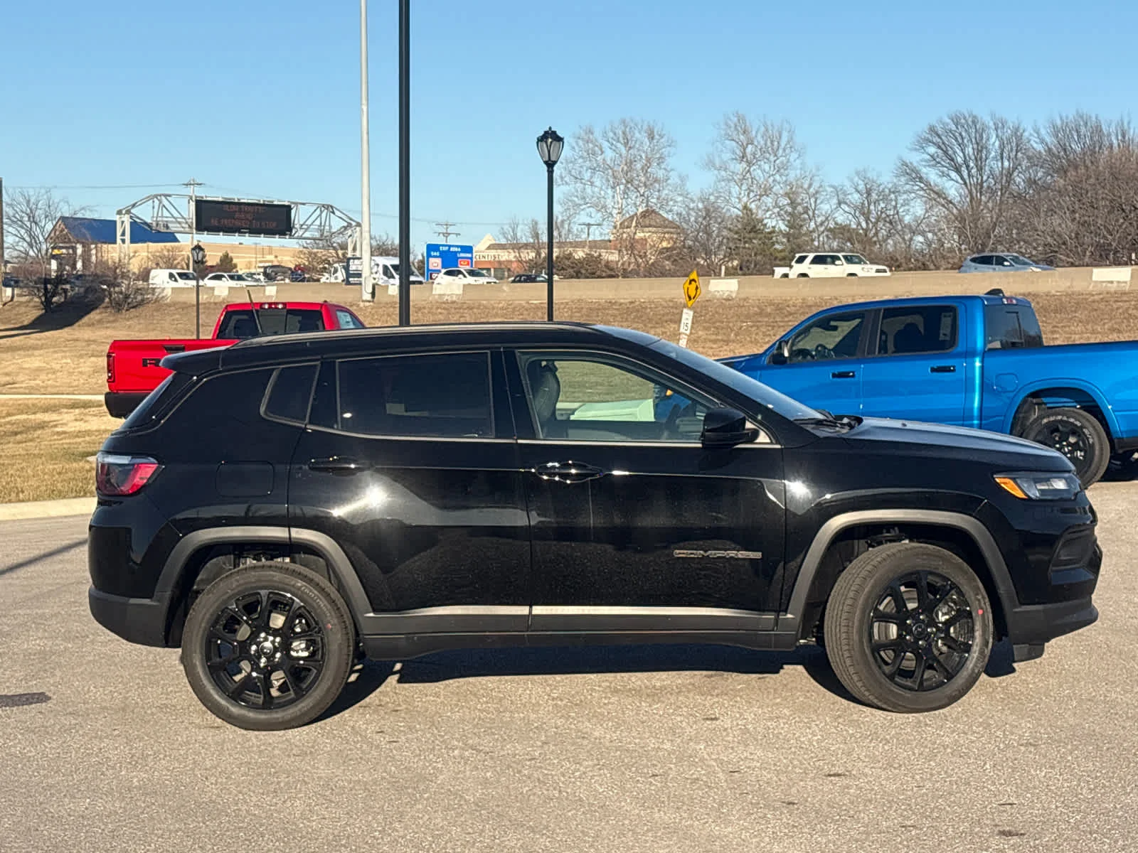 New 2026 Diamond Black Crystal Pearlcoat Jeep Latitude Altitude image 10