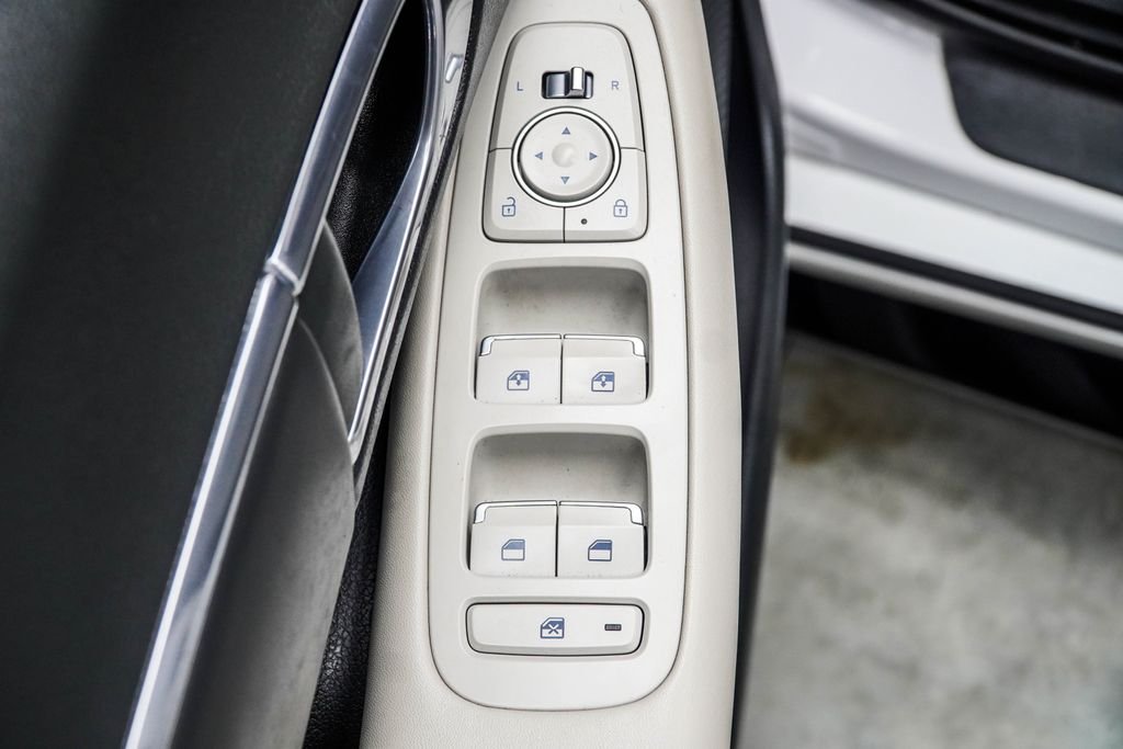 Used 2023 White Hyundai SEL image 38