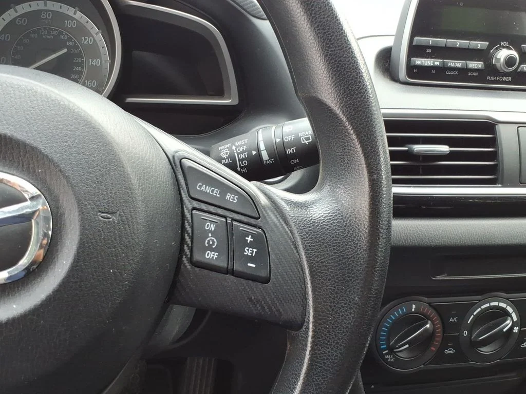 Used 2014 White Mazda i Sport image 17