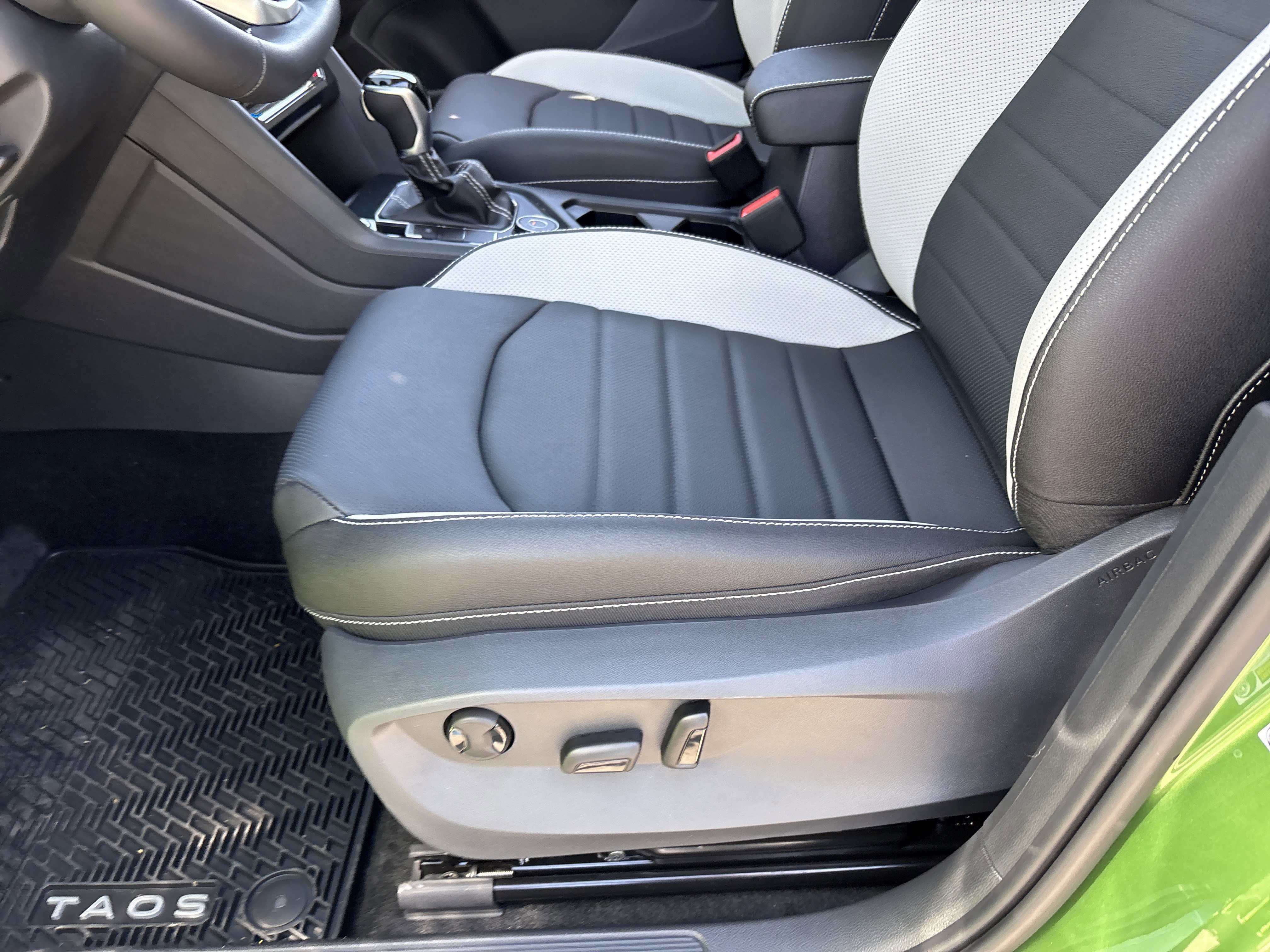 New 2026 Bright Moss Green Metallic Volkswagen SEL image 16