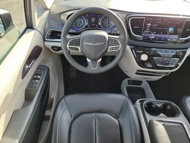 Used 2023 Granite Crystal M Chrysler Touring L image 16
