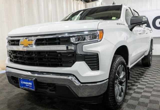 New 2026 Summit White Chevrolet LT (2FL) image 2