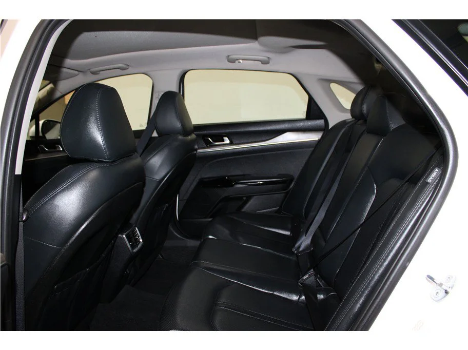 Used 2024 Glacial White Pearl Kia EX image 12